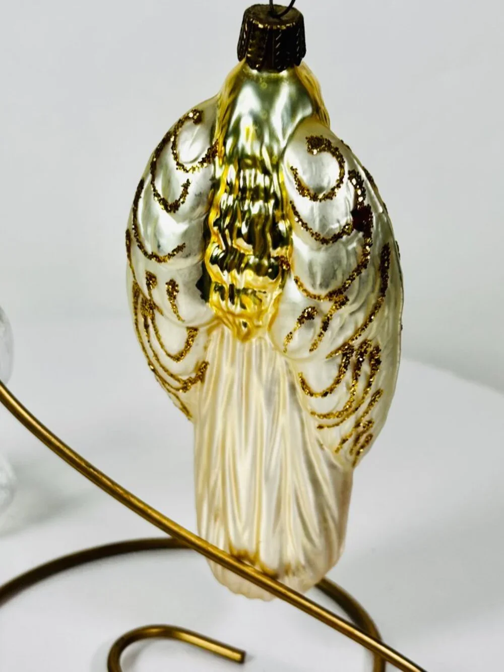 2 Whitehurts Blown Glass 5.5
